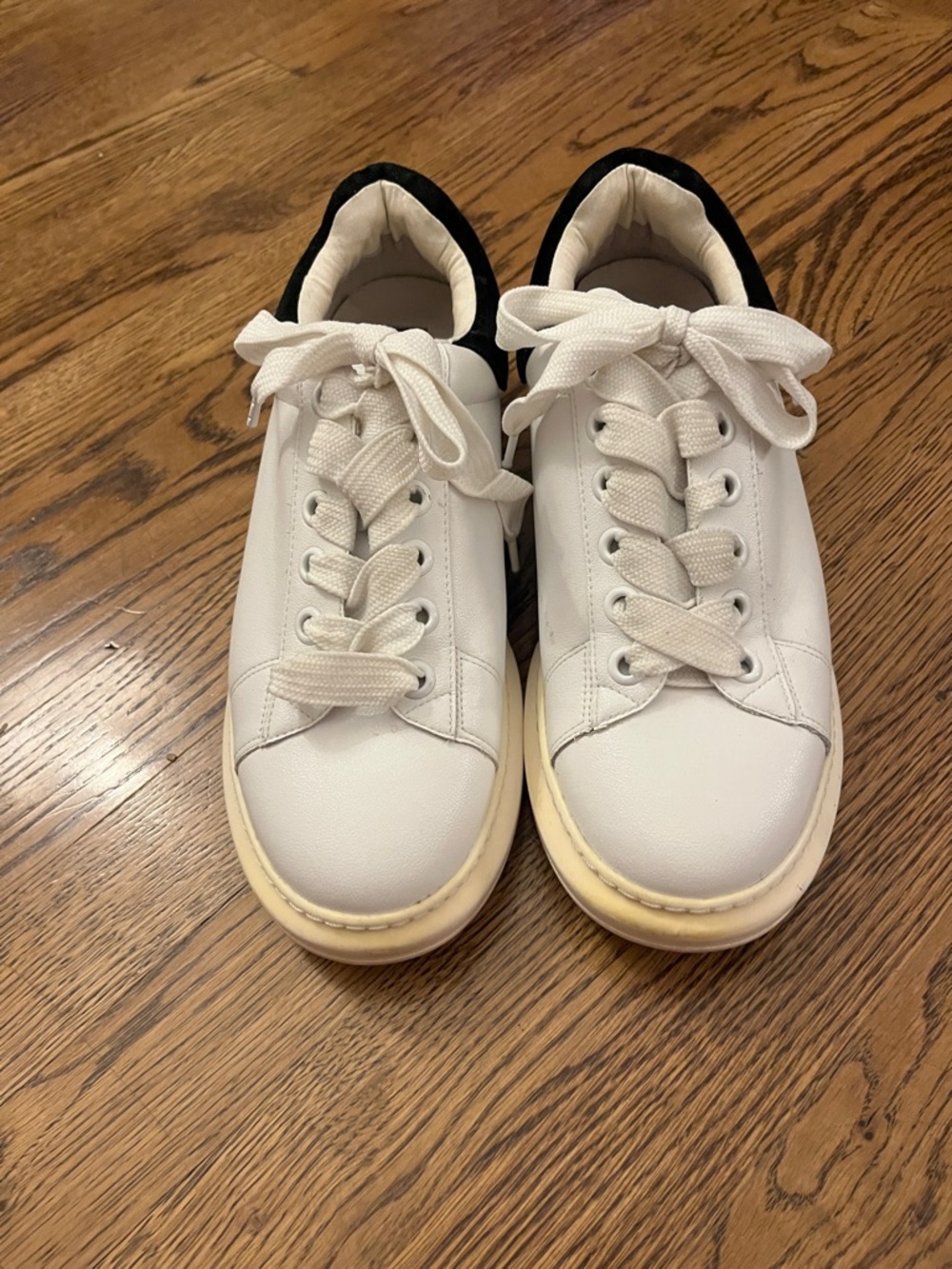 Steven by Steve Madden White Glazed Lace-Up Sneaker 10M